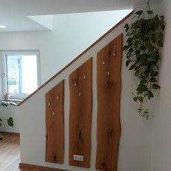 Garderobe aus Eichenbohlen mit Baumkanten geölt!